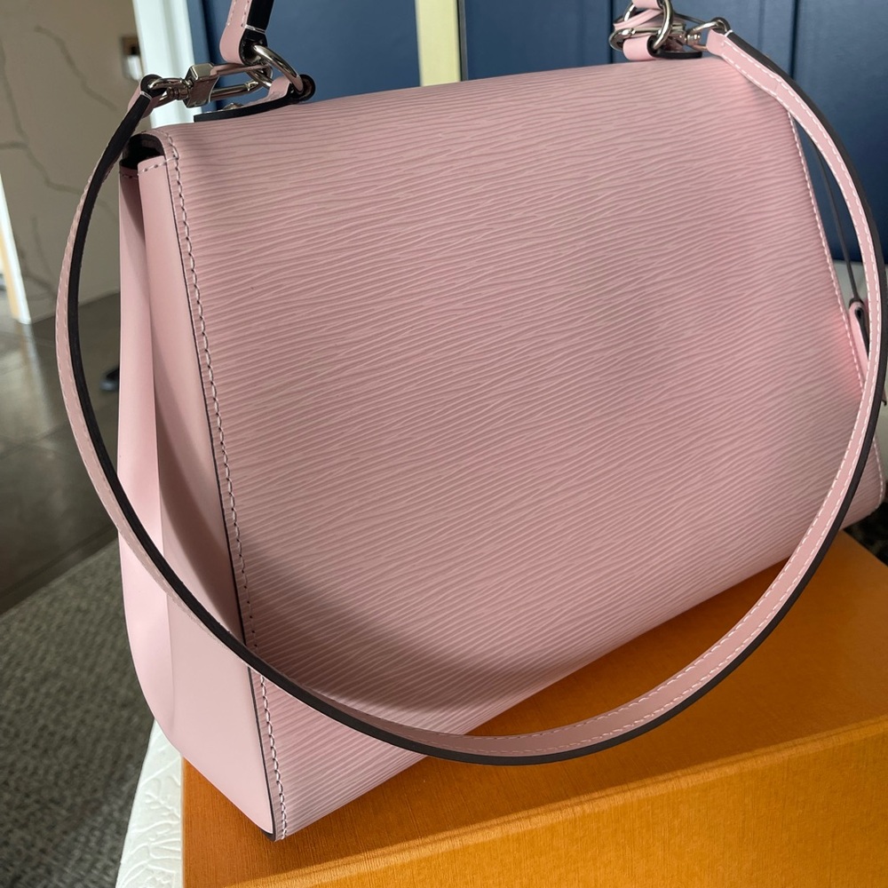 This is beautiful handbag I never used it it is light pink . Serious buyer only.